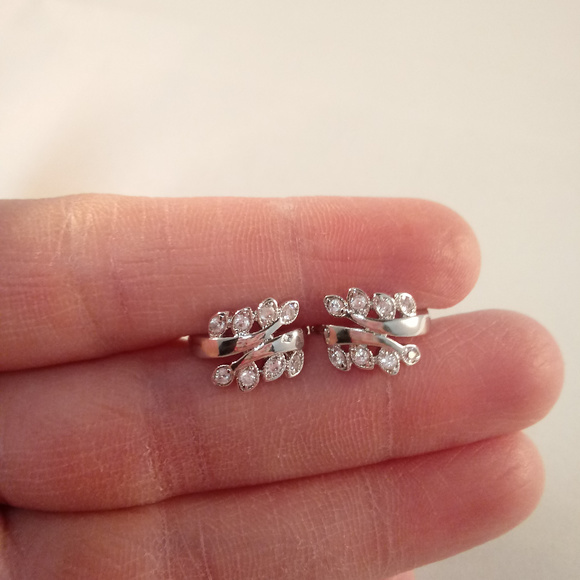 18K White Gold Filled Flower Leaf Swirl Diamond Zircon Hoop Earrings 15mm Gift - Picture 4 of 5